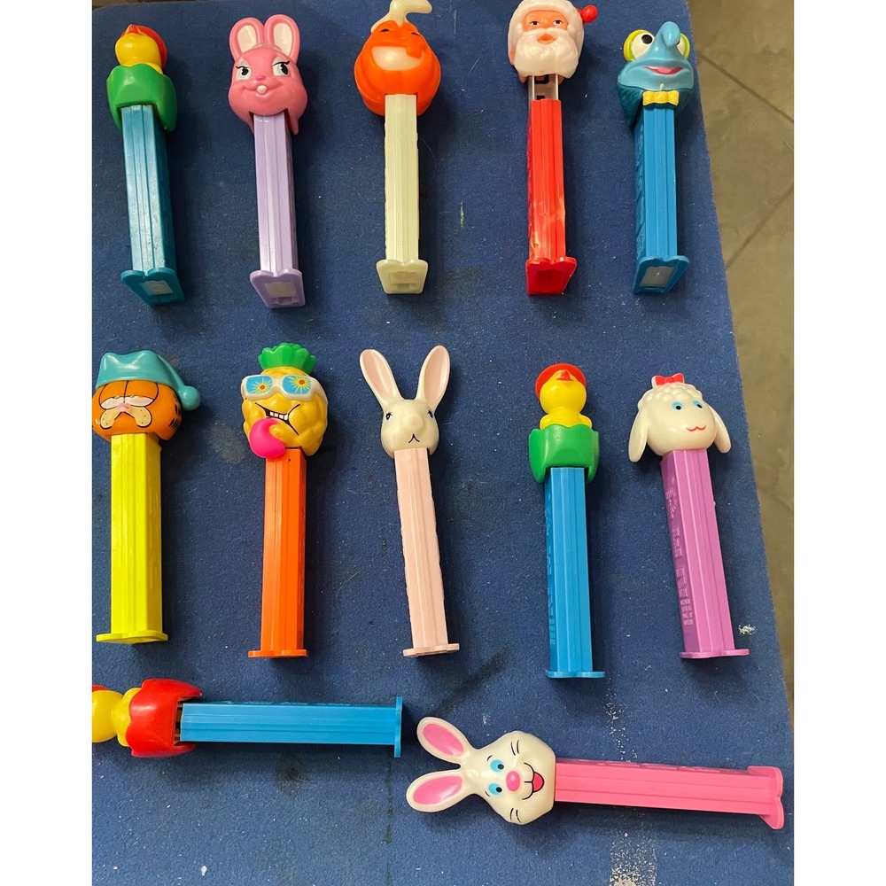 Lot of 12 Vintage PEZ Dispensers Garfield Santa Gonzo Easter Bunny Pumpkin Lamb‎